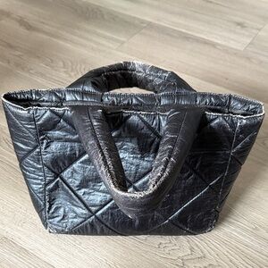 L’intervalle Black Quilted Tote Bag